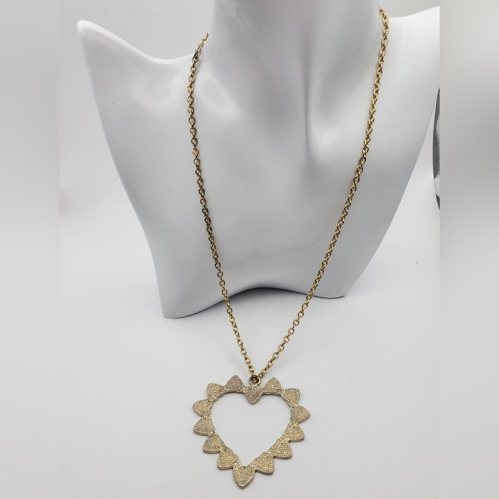 Regency doily golden brushed heart necklace‎ N0233